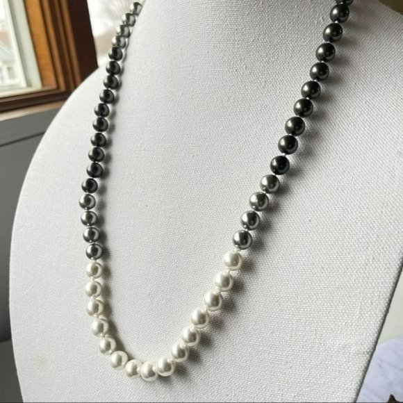 10mm Gradient Color White Gray Black Shell Pearl Necklace 29in - Picture 4 of 14